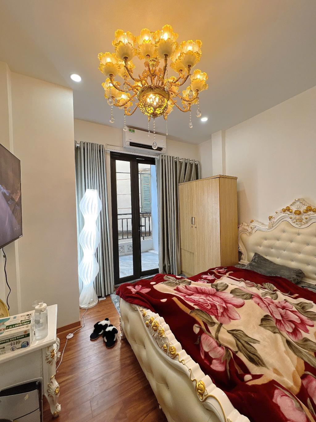 NHÀ 4 TẦNG  NGÕ PHỐ QUAN THÁNH, GIỮA LÒNG PHỐ CỔ - LÔ GÓC - 3 NHÀ RA PHỐ - Ở TUYỆT ĐỈNH - ĐỂ LẠI NỘI THẤT. - 8 TỶ 8