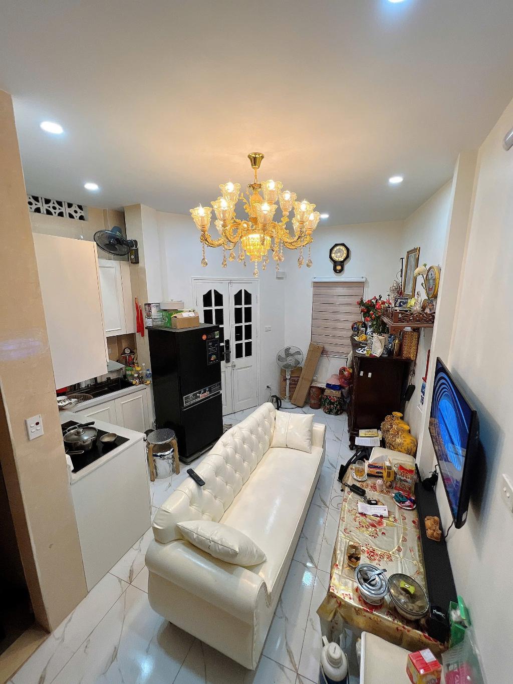 NHÀ 4 TẦNG  NGÕ PHỐ QUAN THÁNH, GIỮA LÒNG PHỐ CỔ - LÔ GÓC - 3 NHÀ RA PHỐ - Ở TUYỆT ĐỈNH - ĐỂ LẠI NỘI THẤT. - 8 TỶ 8