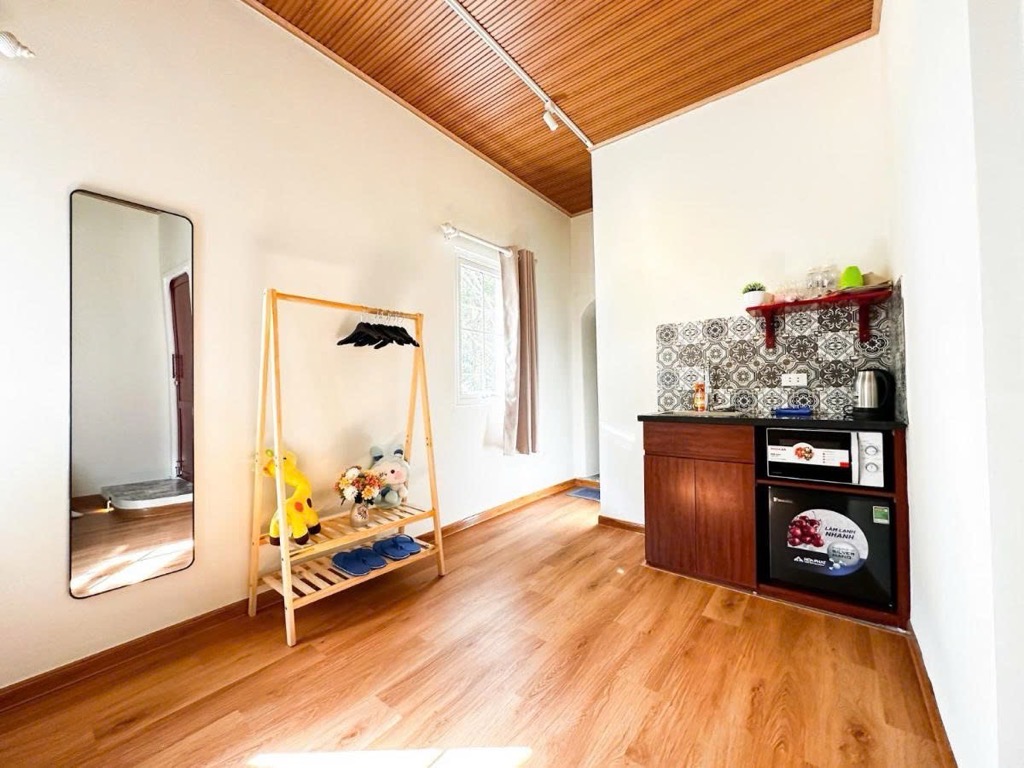 NHÀ 3 TẦNG NGÕ PHỐ THỢ NHUÔM, ĐANG KINH DOANH HOMESTAY, GIÁ 10TỶ